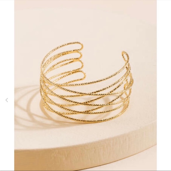 Francesca’s collections Jia cross twisted cuff bracelet - Picture 3 of 12